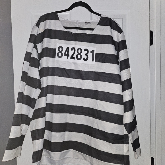 SPIRIT HALLOWEEN COSTUME - Jailbird L/XL Adult - Picture 2 of 8